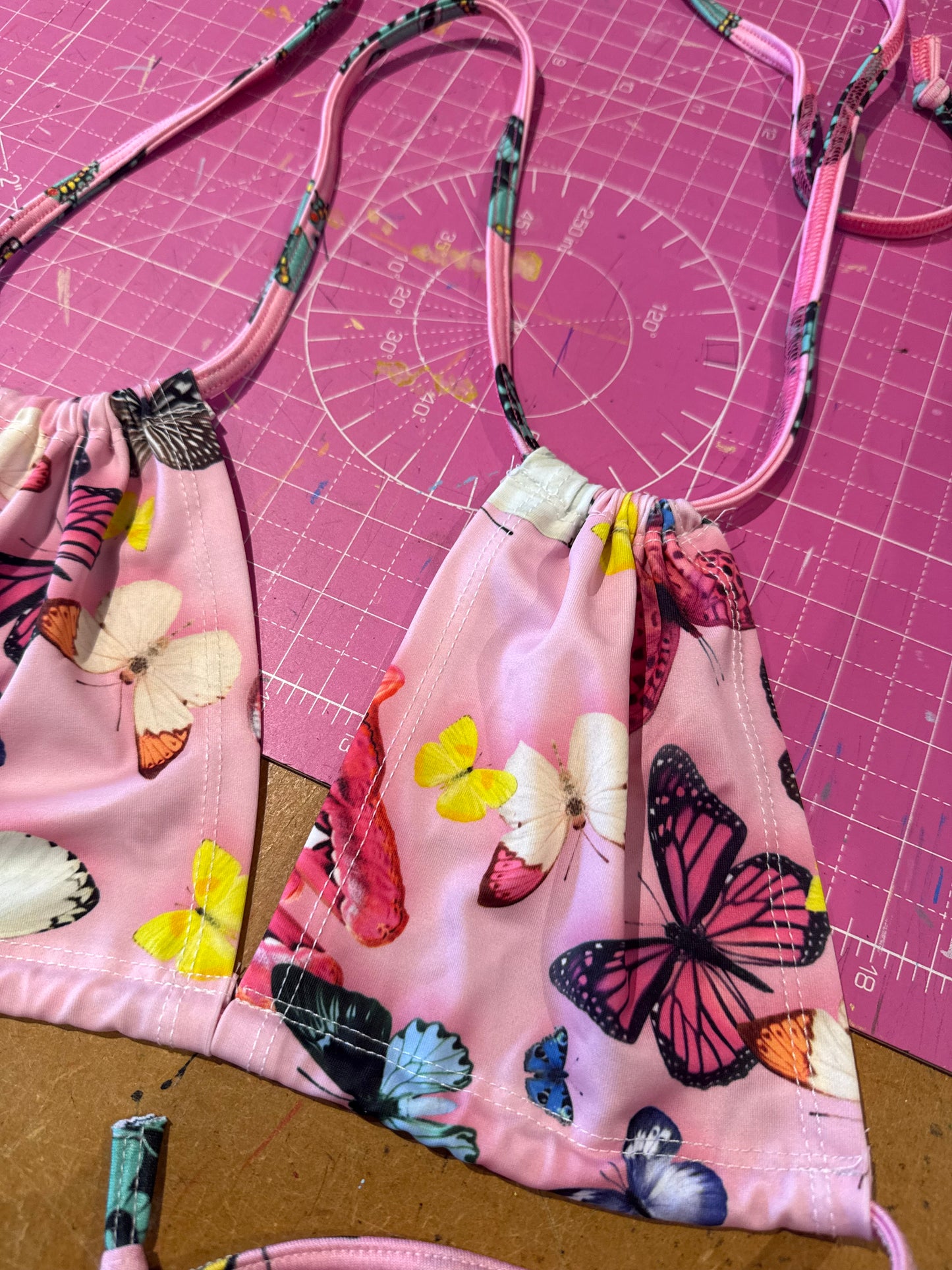 Sample sale// UK SIZE M butterfly top