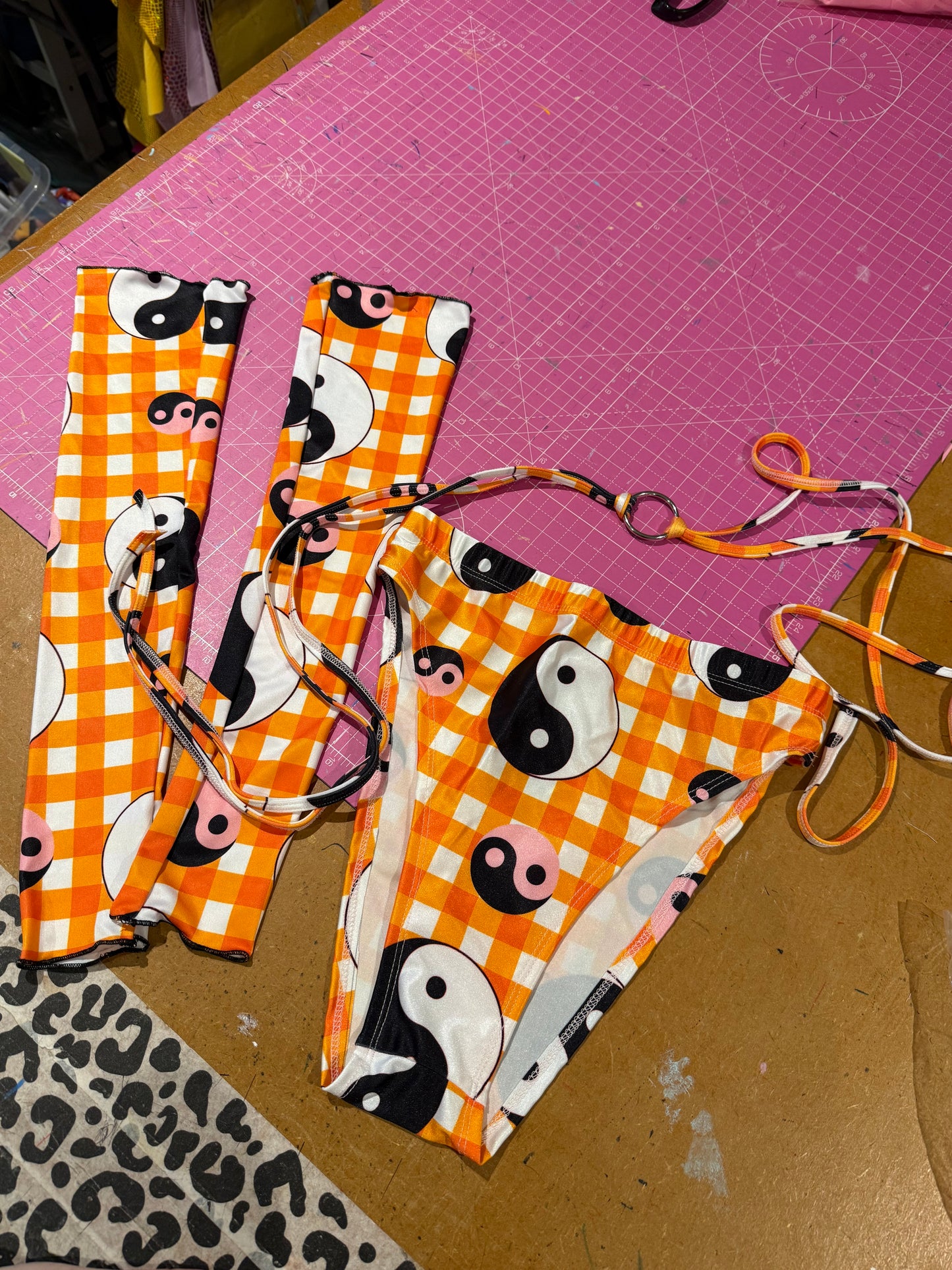 Sample sale// UK SIZE 10 Orange ying yang, bottoms sleeves + oring