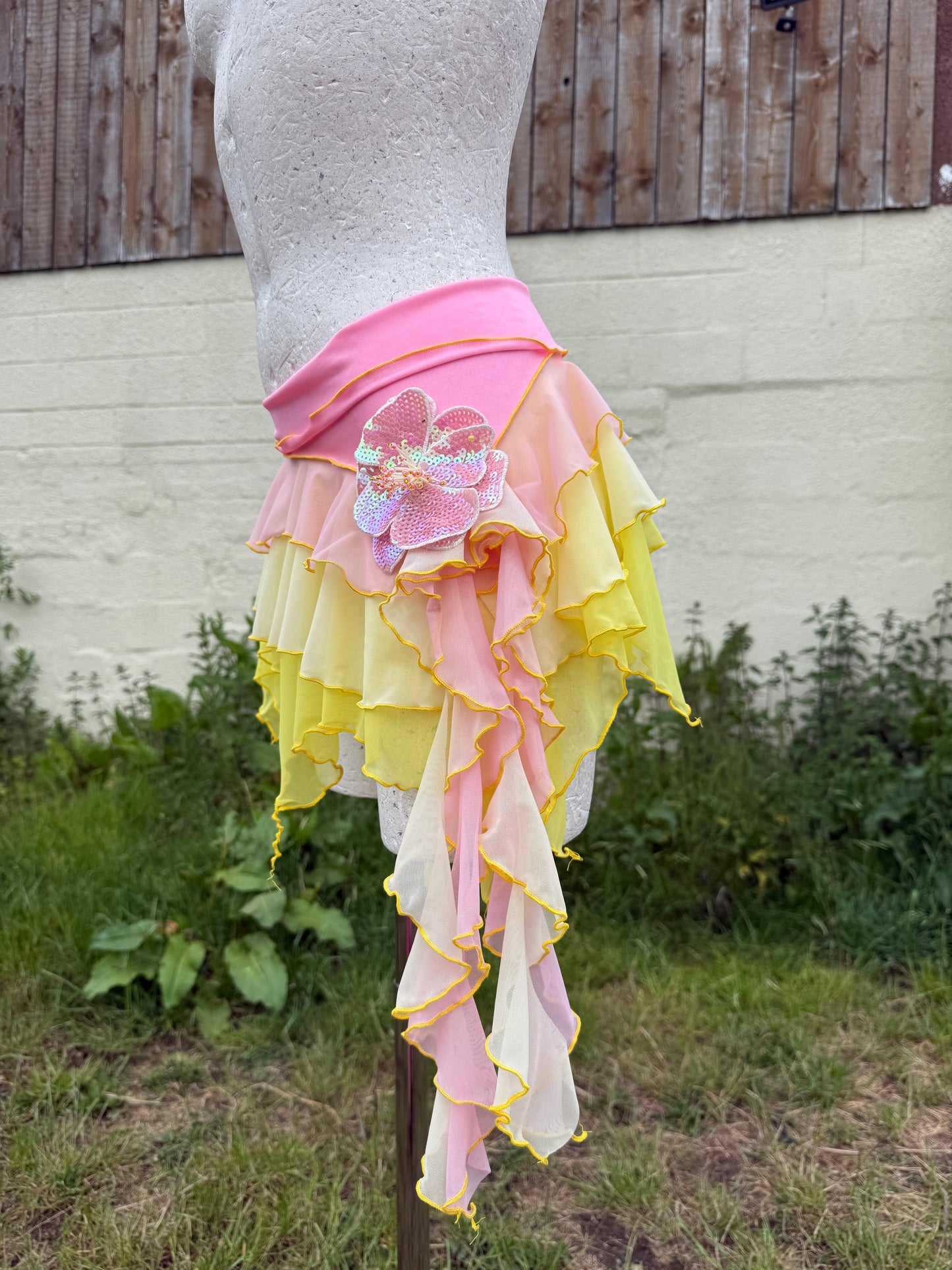 (R2S) Bubble gum to yellow ruffle skirt