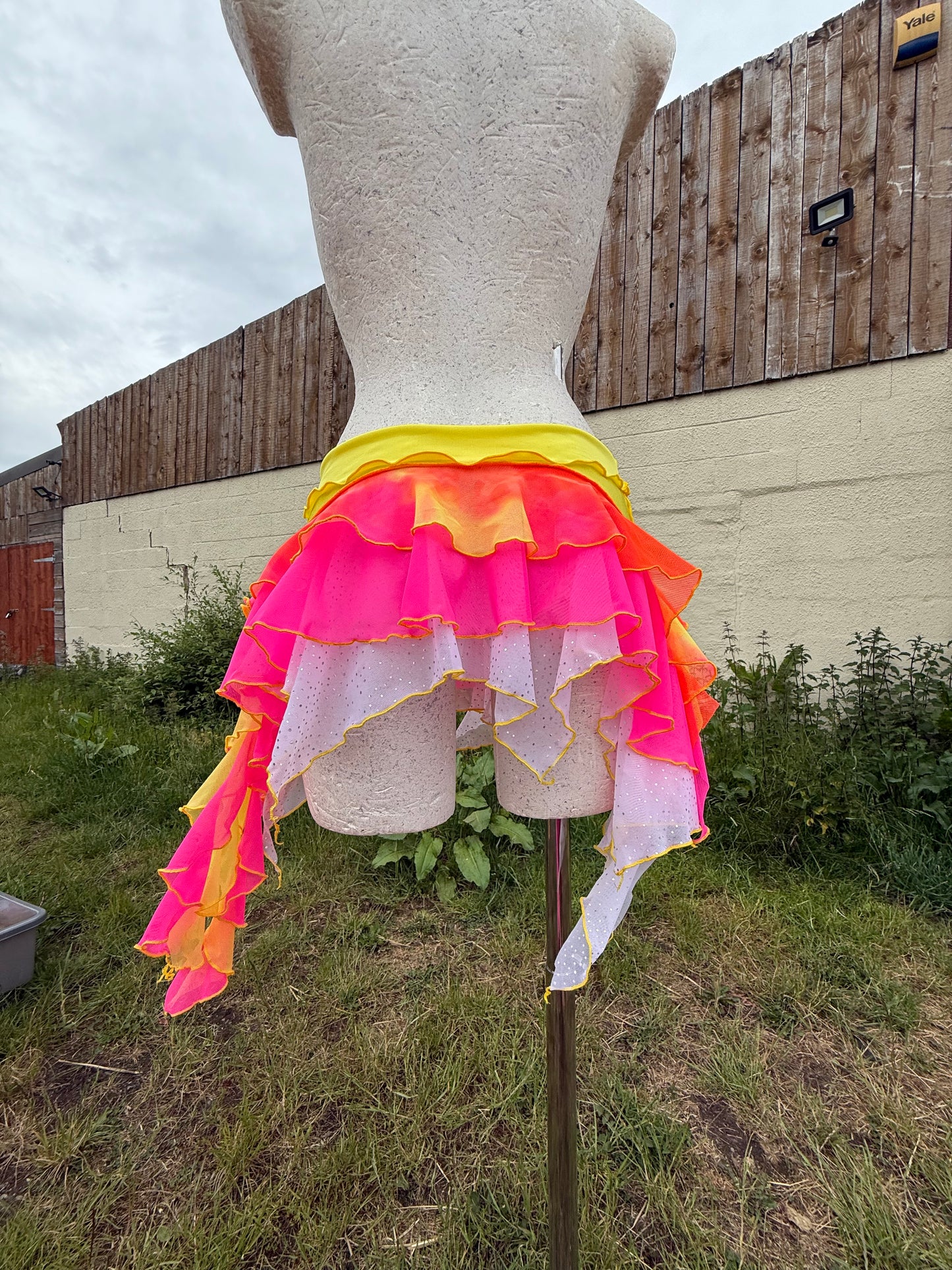 (R2S)  Yellow + neon ruffle skirt