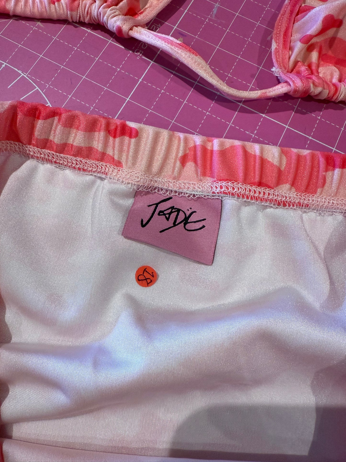 Sample sale// UK SIZE 18 pink camo kini