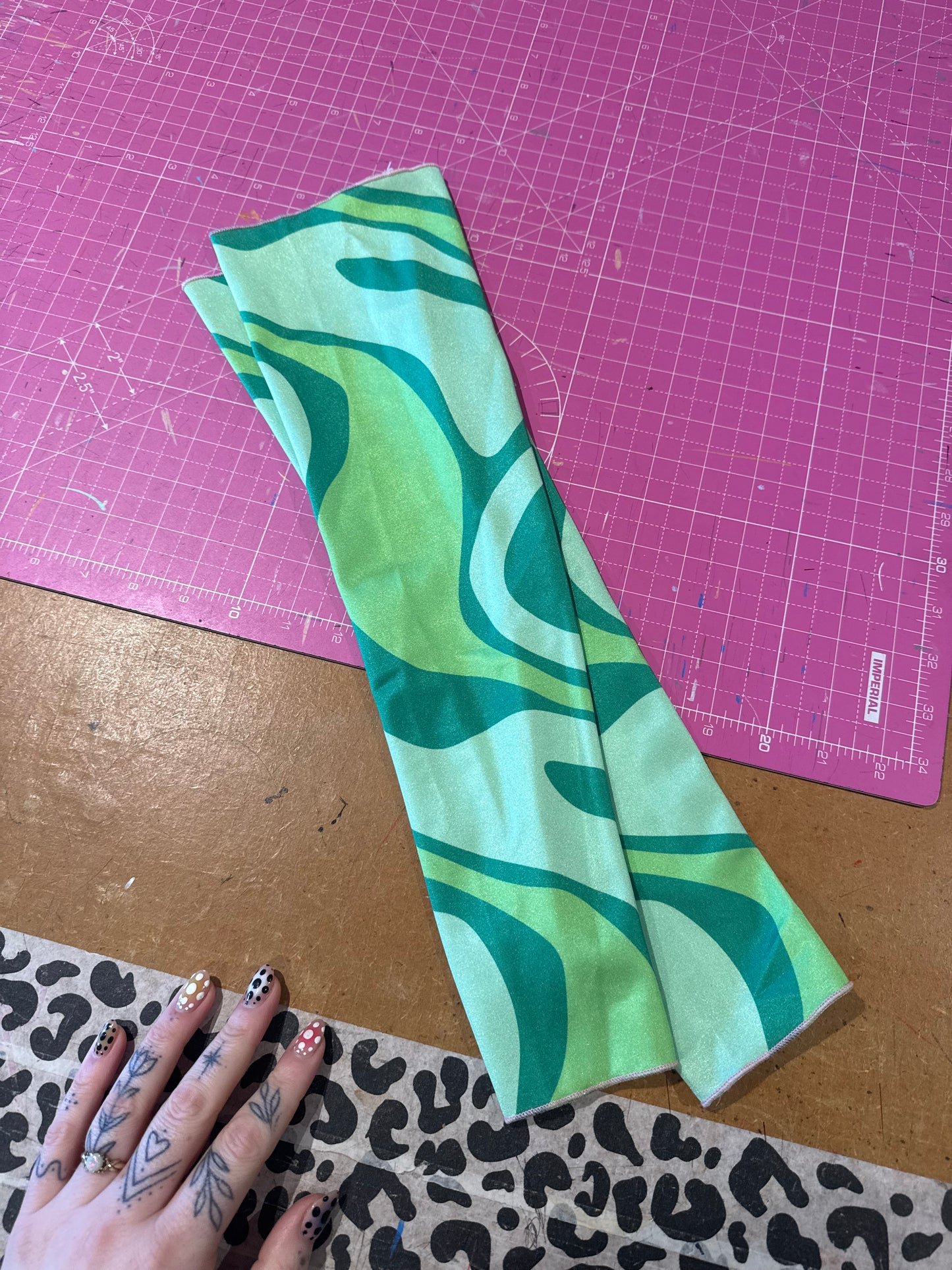 Sample sale// UK SIZE small green marble sleeves